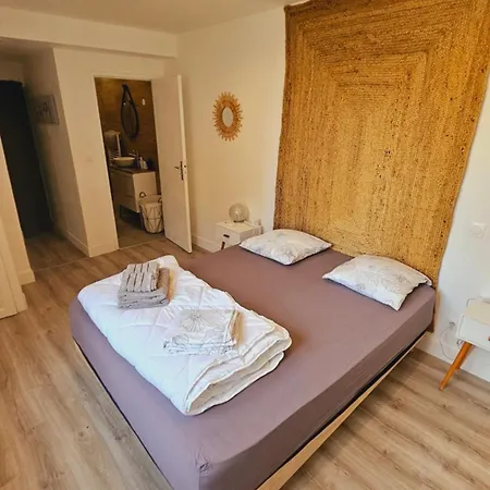 Belle Maison Renovee Au Centre De Sacre-coeur בית נופש