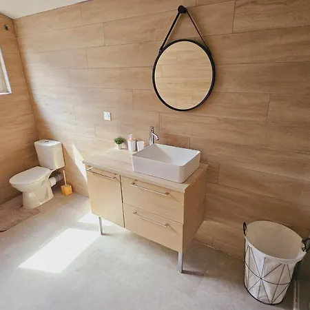 Belle Maison Renovee Au Centre De Sacre-coeur בית נופש *