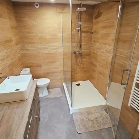 Belle Maison Renovee Au Centre De Sacre-coeur بيت للعطل أجان