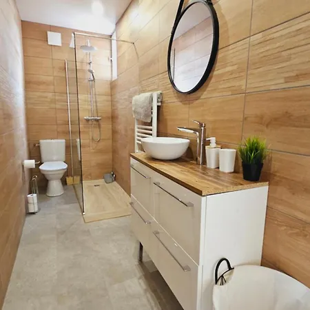 Belle Maison Renovee Au Centre De Sacre-coeur בית נופש *