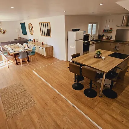 Belle Maison Rénovée Au Centre De Sacré-cœur