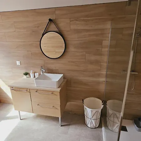 Belle Maison Renovee Au Centre De Sacre-coeur *