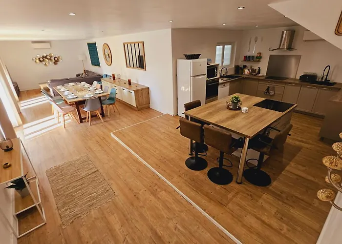 Belle Maison Rénovée Au Centre De Sacré-cœur